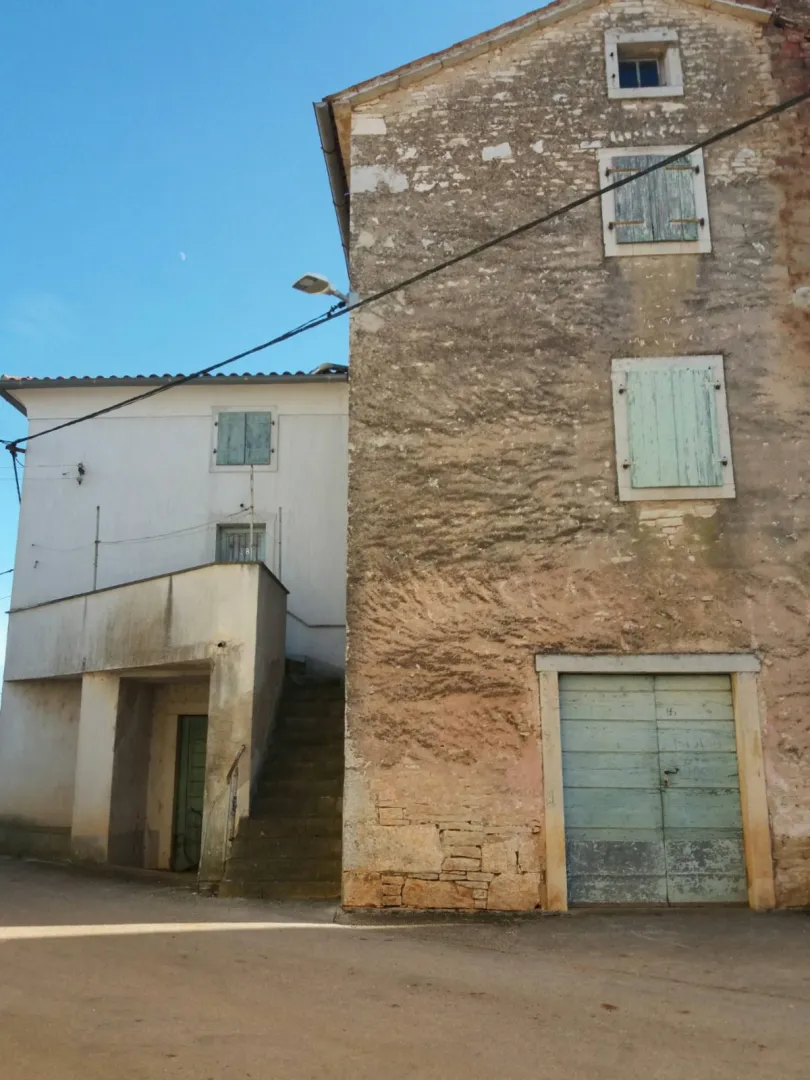 istra, višnjan - kuća s dvije stambene jedinice za adaptaciju - slika 3