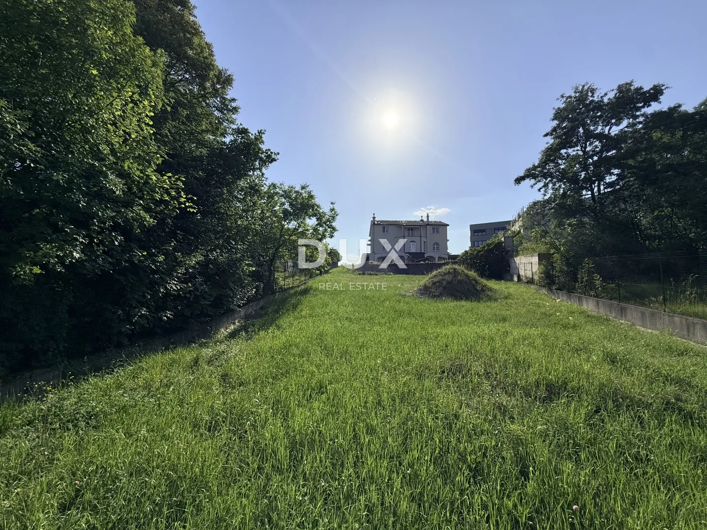 kastav, brnčići – luksuzna villa američkog stila na privatnoj parceli od 2000m2 - slika 2