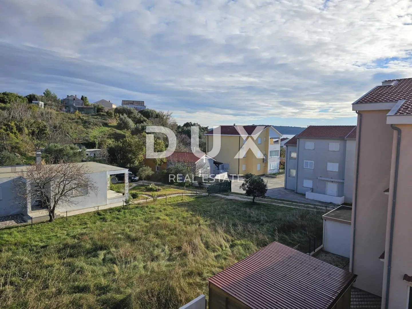 otok rab, banjol - dvoetažni stan s galerijom blizu mora - slika 10