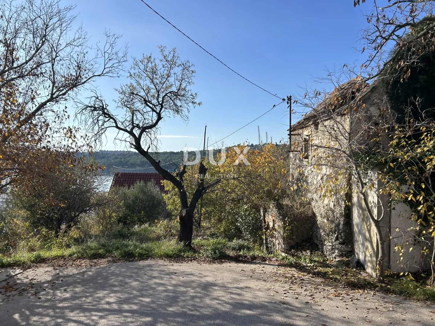 šibenik, mandalina - građevinsko zemljište s 2 stare kuće - slika 12