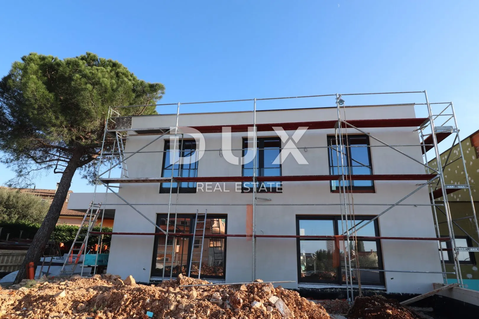 istra, poreč - luksuzna vila sa vrtom i pogledom na more - slika 50