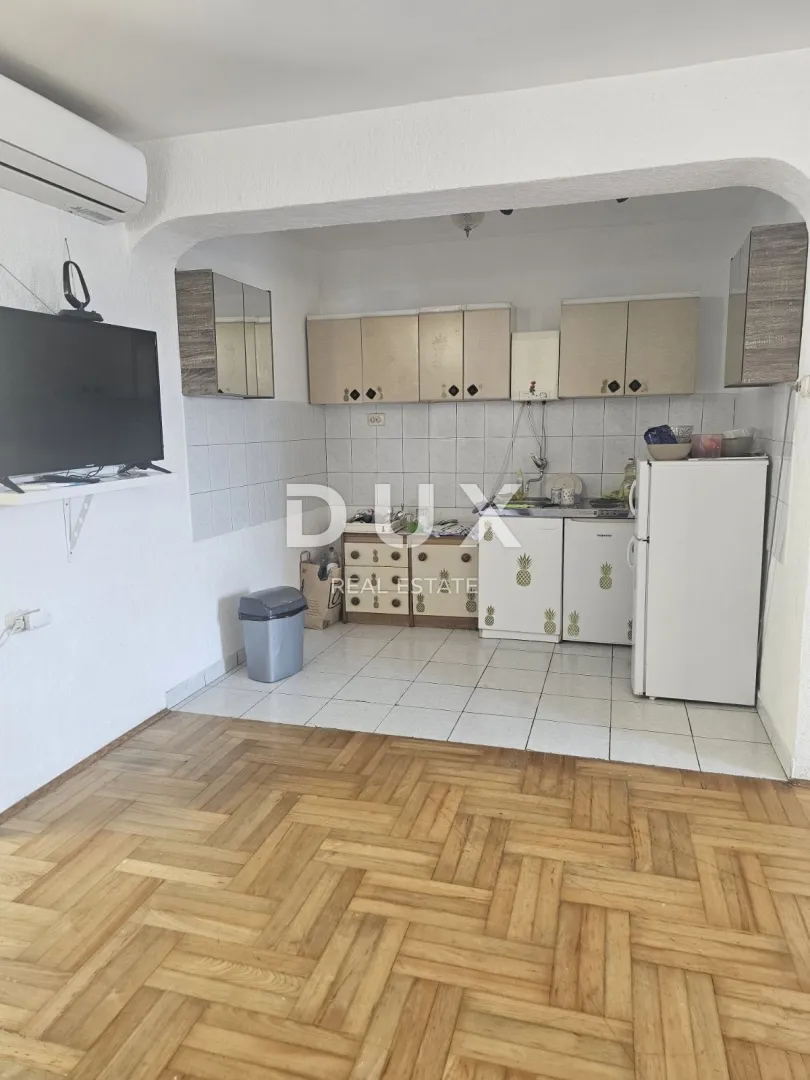 rijeka, škurinje - stan sa dva odvojena apartmana sa čak 5 spavaćih soba - slika 19
