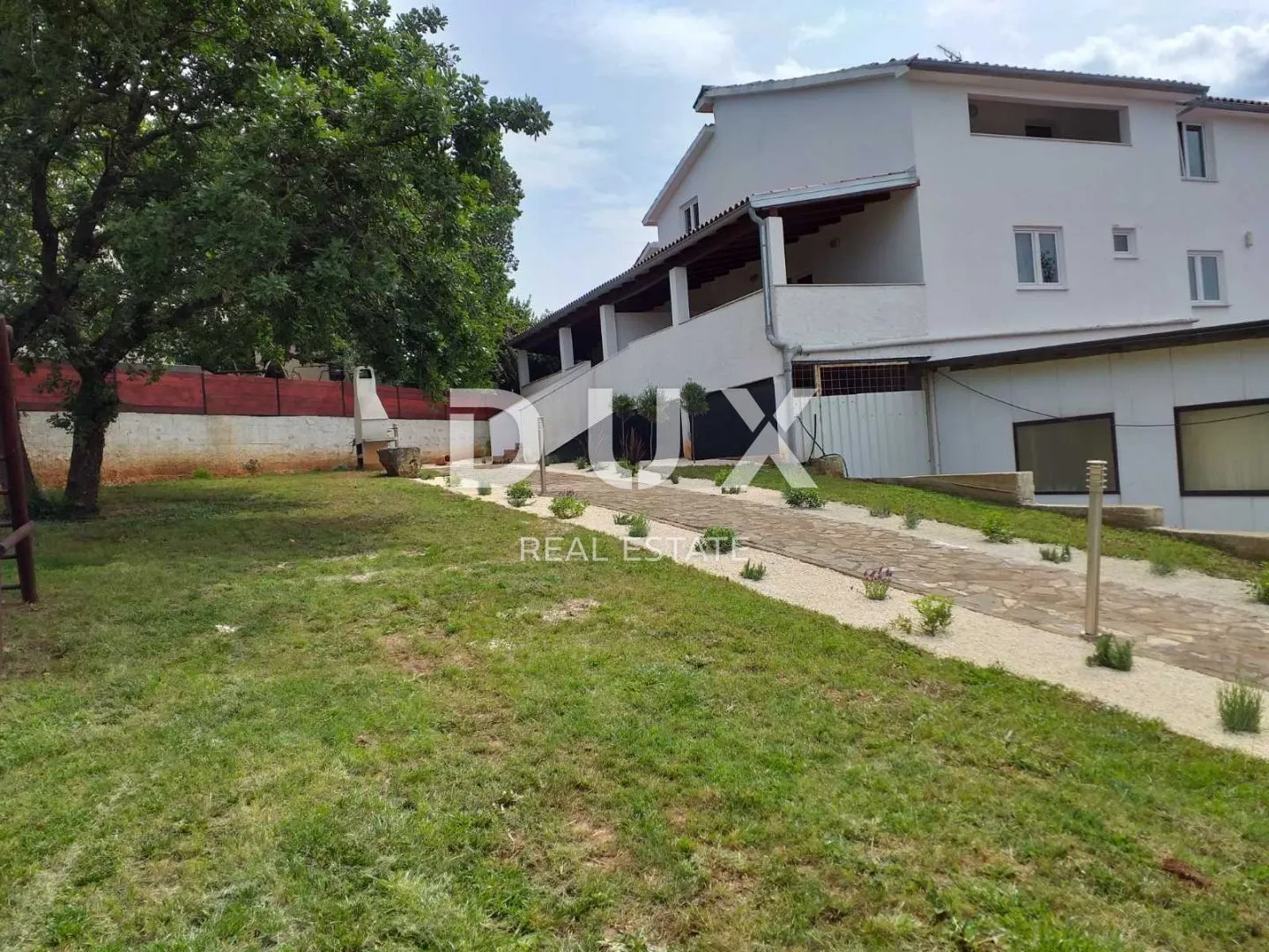 istra, pula - velika obiteljska kuća s 2 apartmana, konobom i garažom - slika 21
