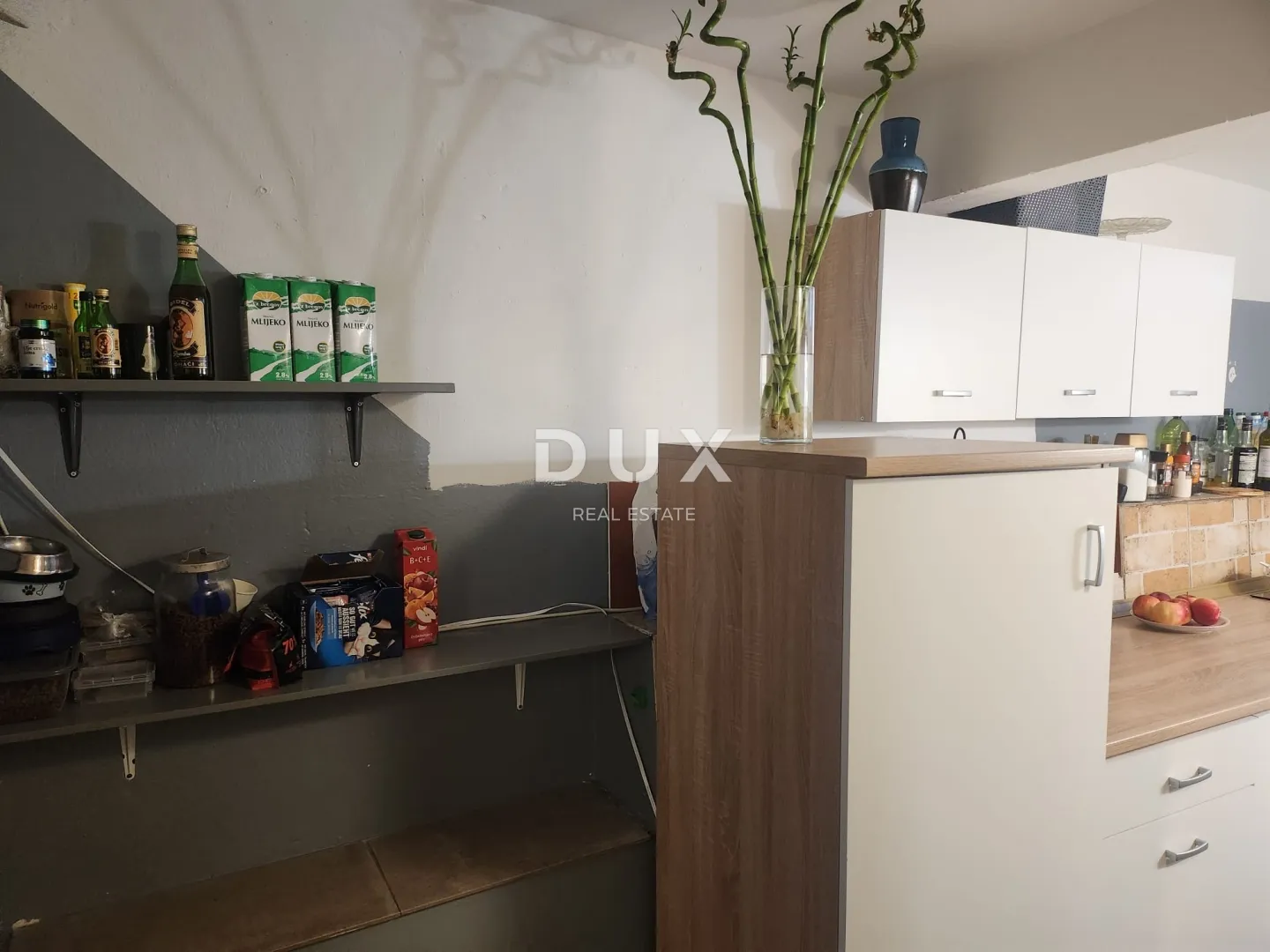 istra,pula - prizemna etaža kuće s dva stana, 2 terase i vrtom - slika 25