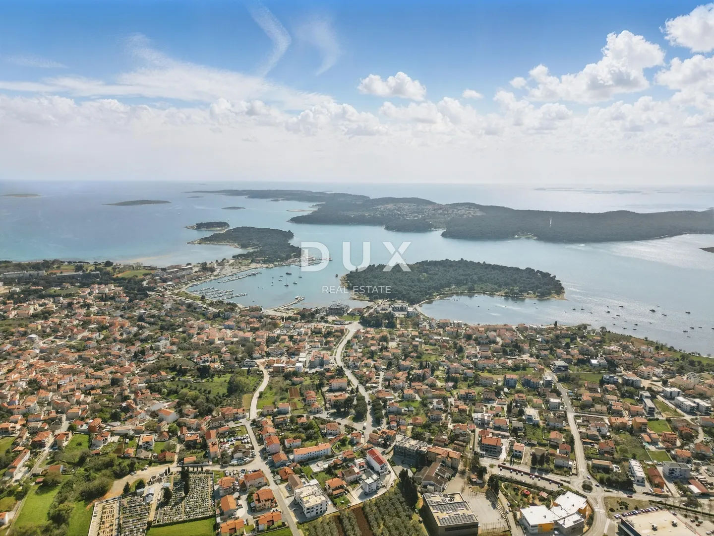 istra, medulin - 2ss+db stan s pogledom na more i bazenom u ekskluzivnoj ponudi naše agencije - slika 32