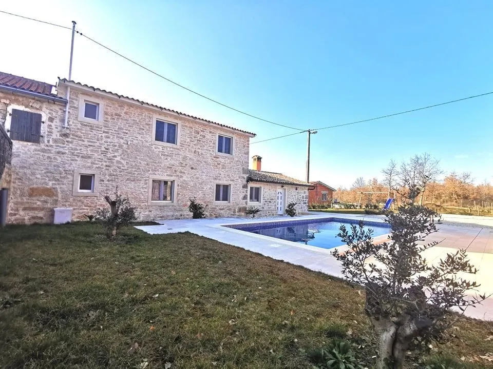 istra, višnjan - imanje s dvije kuće i pogledom na more - slika 2