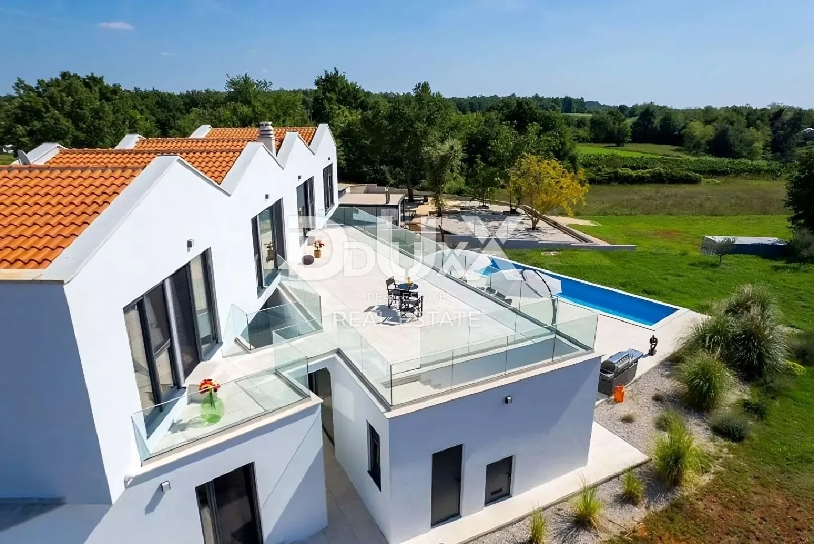 istra, višnjan – luksuzna dizajnerska vila s 6 spavaćih soba, bazenom i velikom okućnicom - slika 2