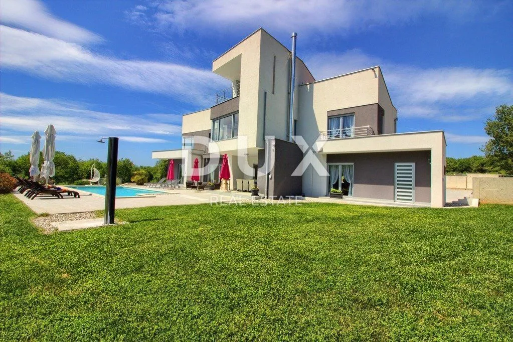 ISTRA KRNICA - Moderna obiteljska vila s bazenom i prostranom okućnicom na rubu naselja - Krnica, Marčana