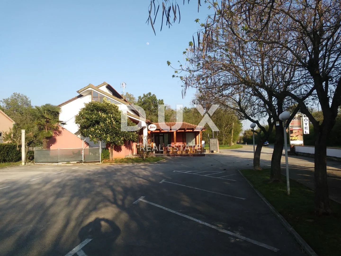 istra,poreč - hotel sa bazenom i prostranom okućnicom! - slika 34