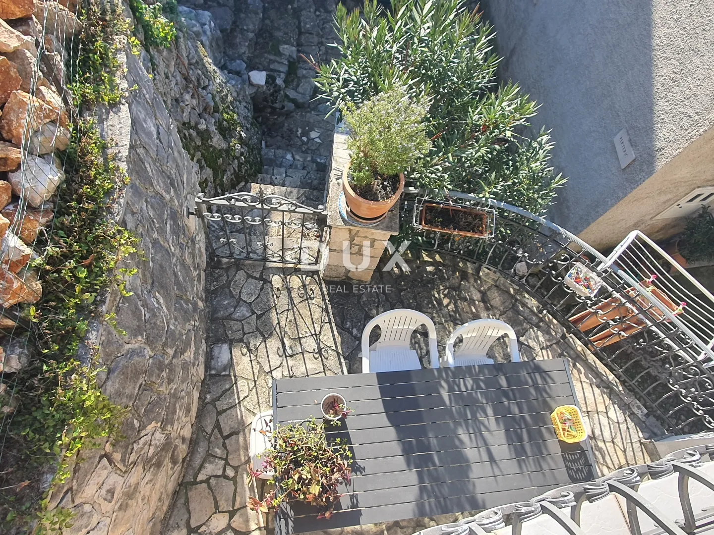 otok cres, beli - prekrasna samostojeća kuća u rustikalnom stilu na odličnoj lokaciji - slika 10