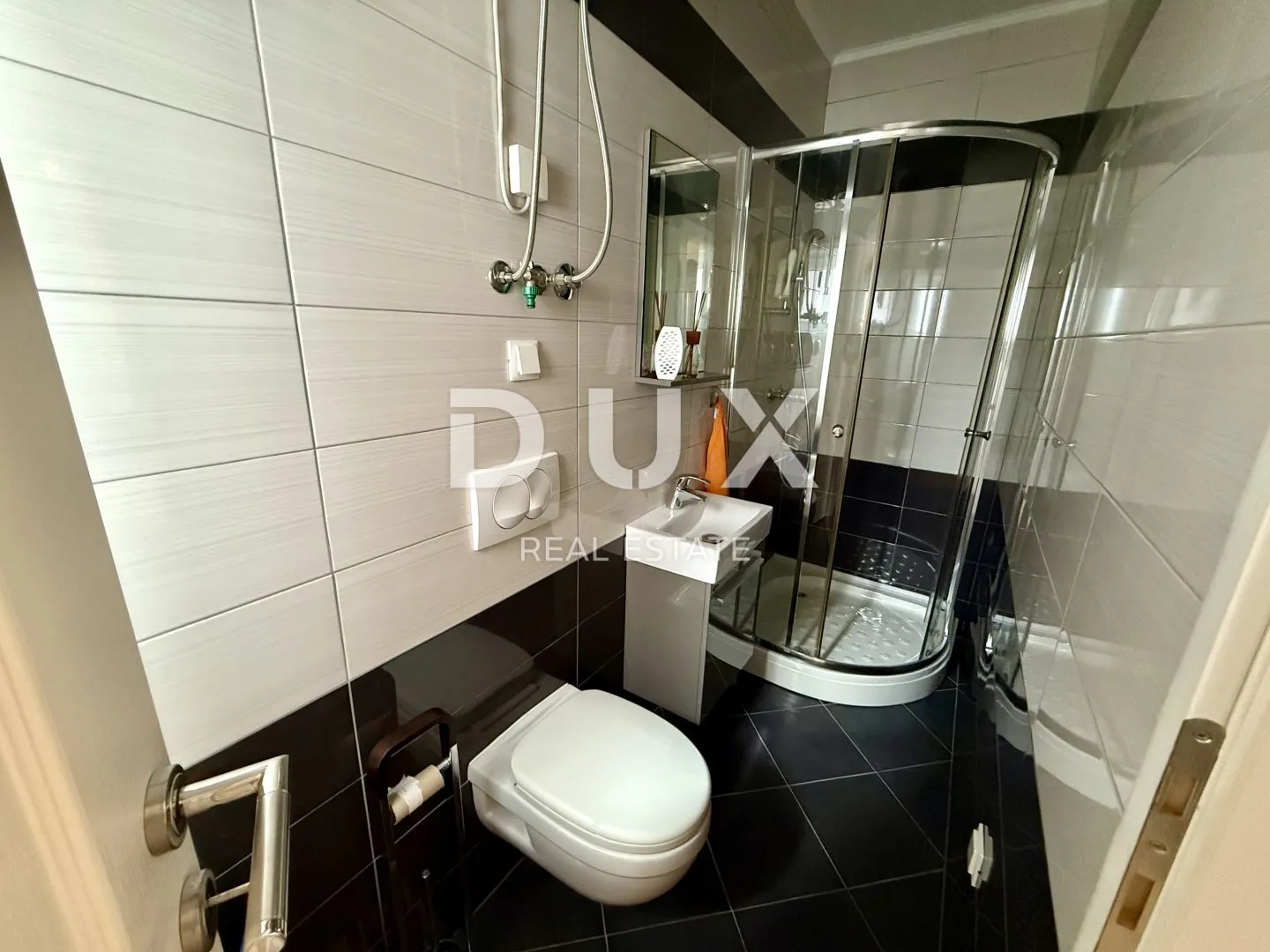 crikvenica - trosobni apartman s garažom! - slika 8