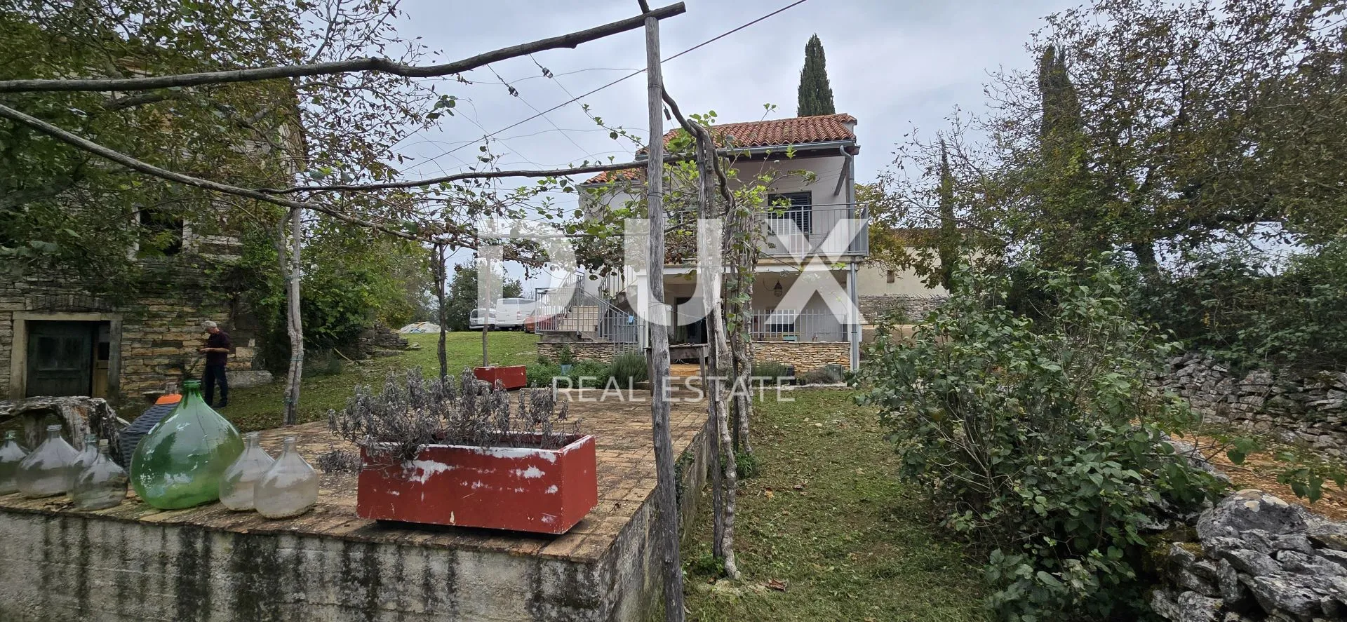 istra, oprtalj - imanje od dvije kuće s pripadajućom okućnicom na ugodnoj lokaciji, prilika! - slika 35