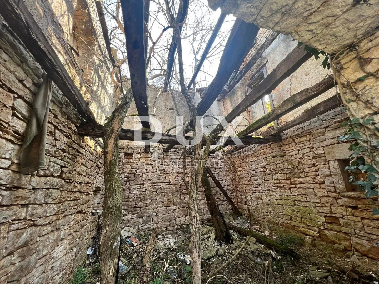 istra, sv. petar u šumi - dvije starine s okućnicom - slika 4