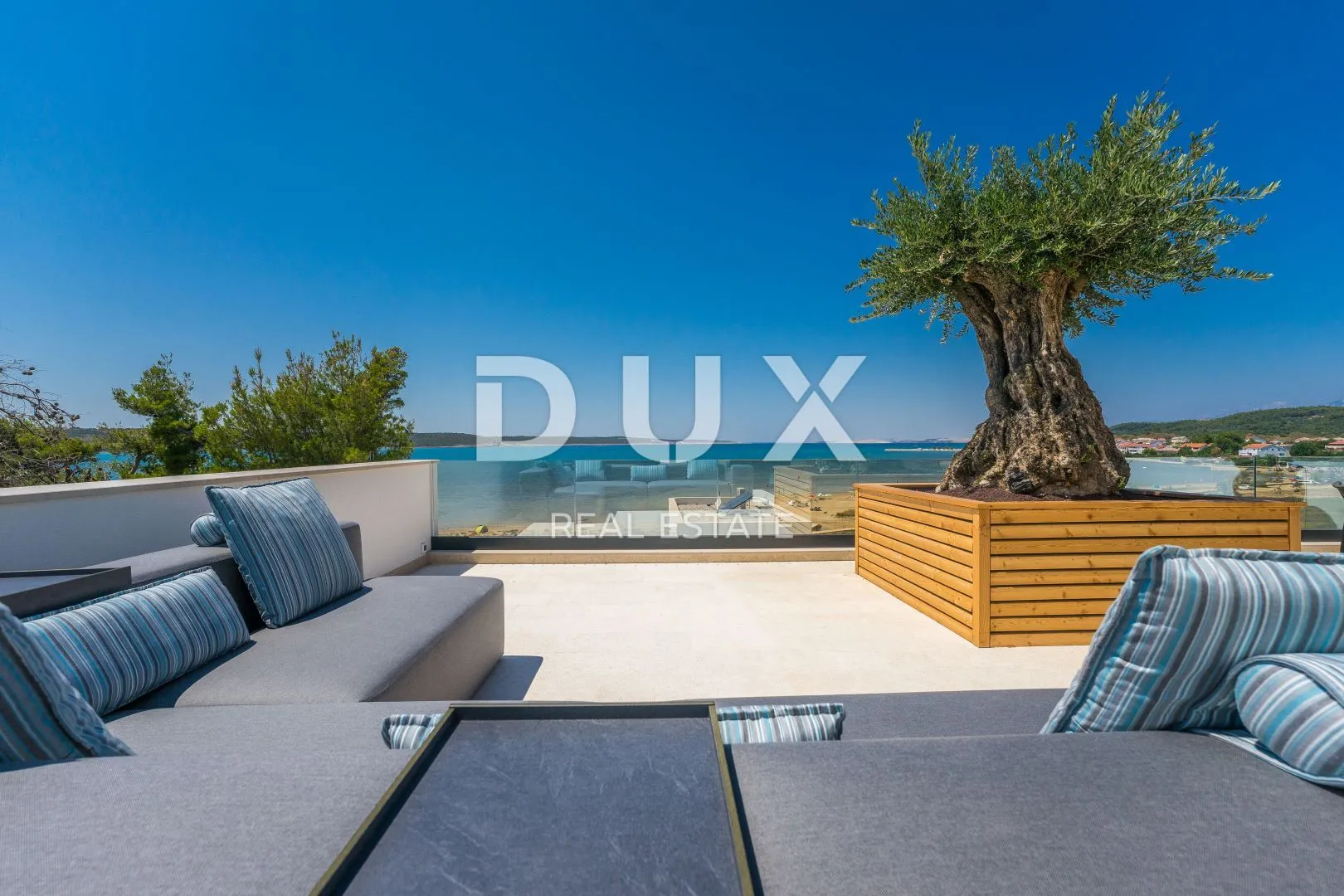 zadar, ljubač - luksuzna vila 2. red do mora - slika 29