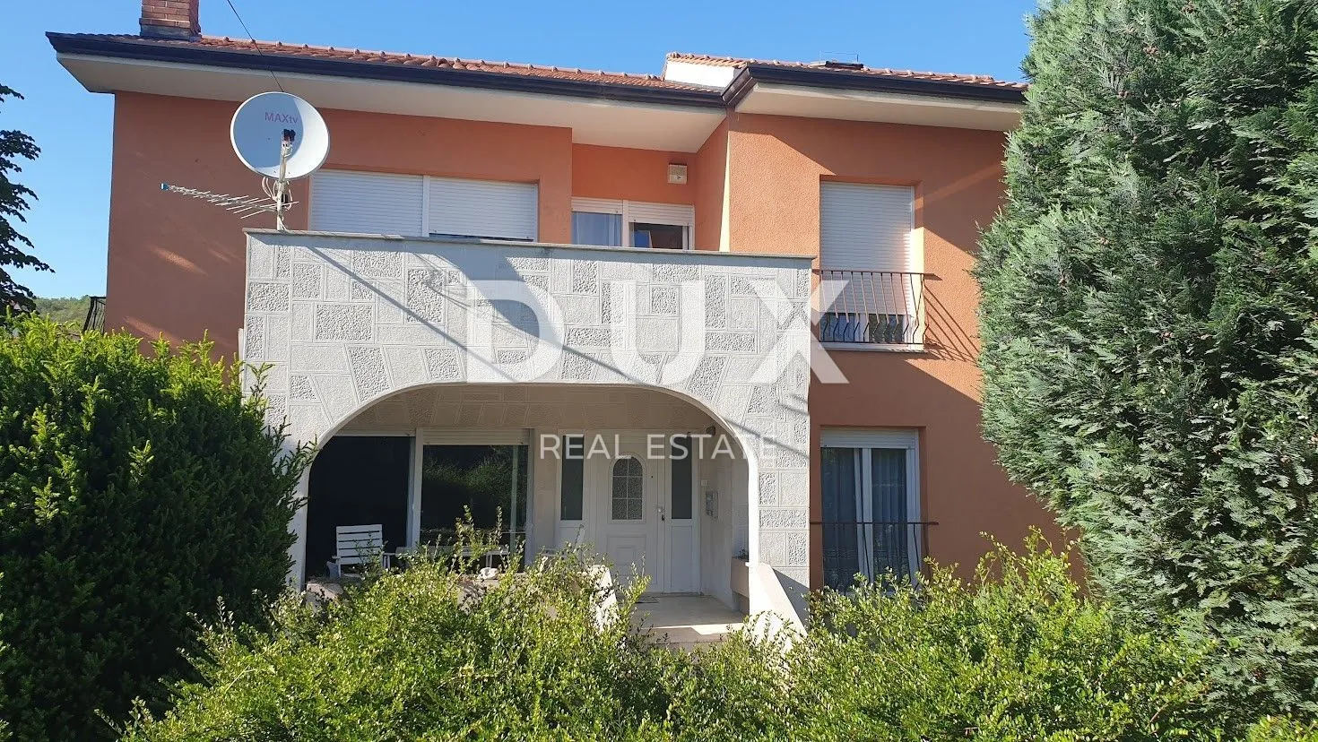 OPATIJA, OKOLICA- Obiteljska kuća s dva stana na parceli od 1800 m2 - Kastav