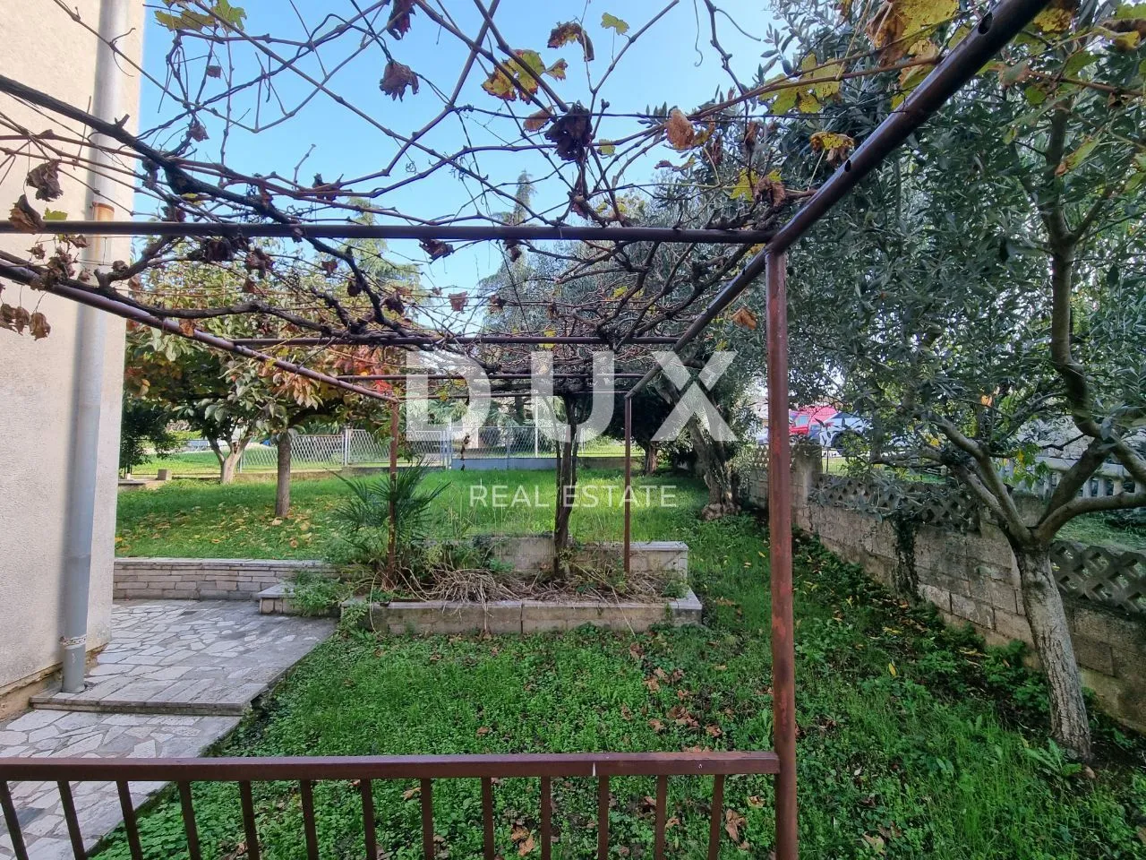 istra, poreč - prostrana kuća za adaptaciju u mirnom djelu grada - slika 12