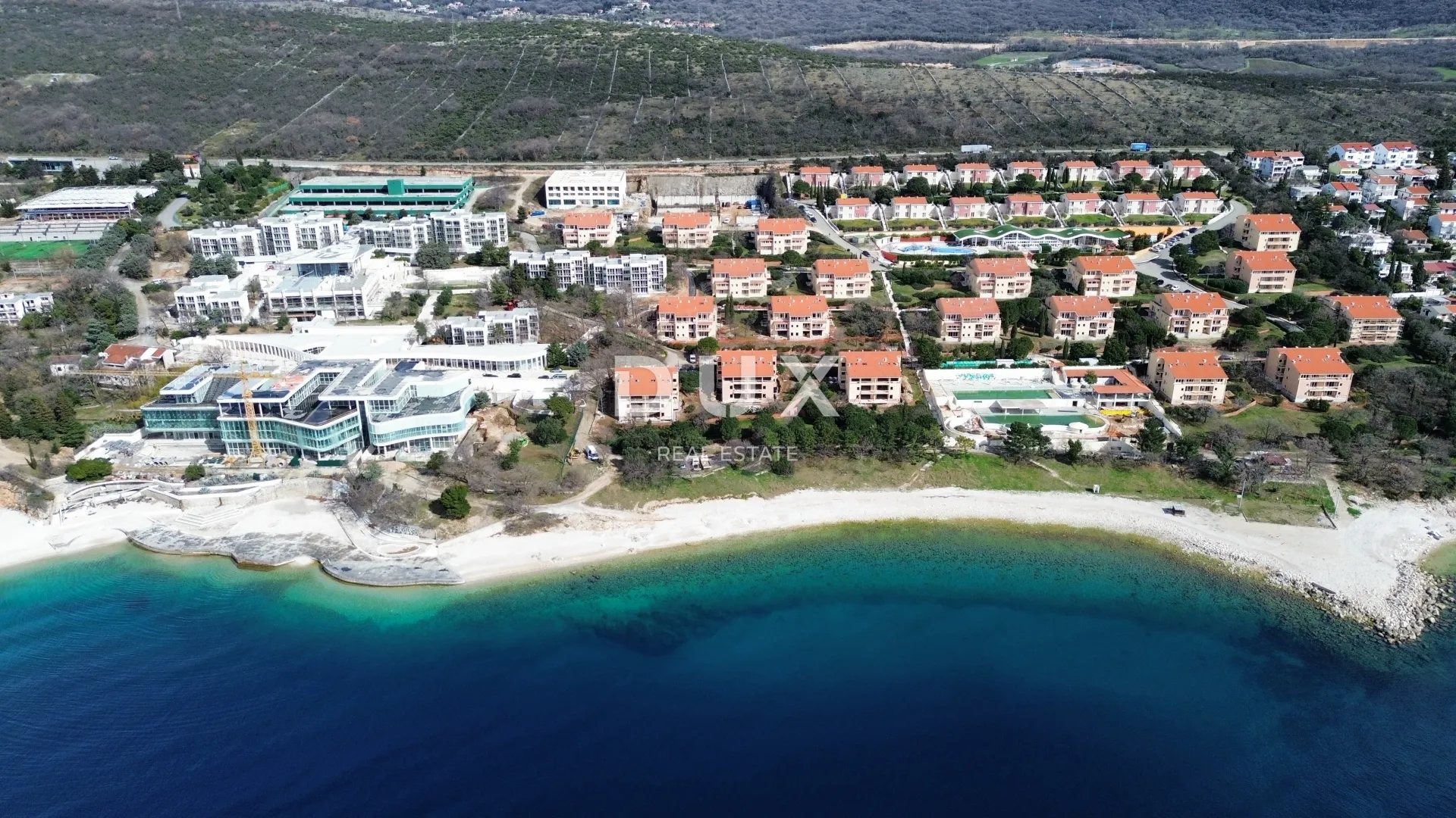 novi vinodolski – stan od 72m² u ekskluzivnom resortu, prvi red do mora s privatnom plažom - slika 5
