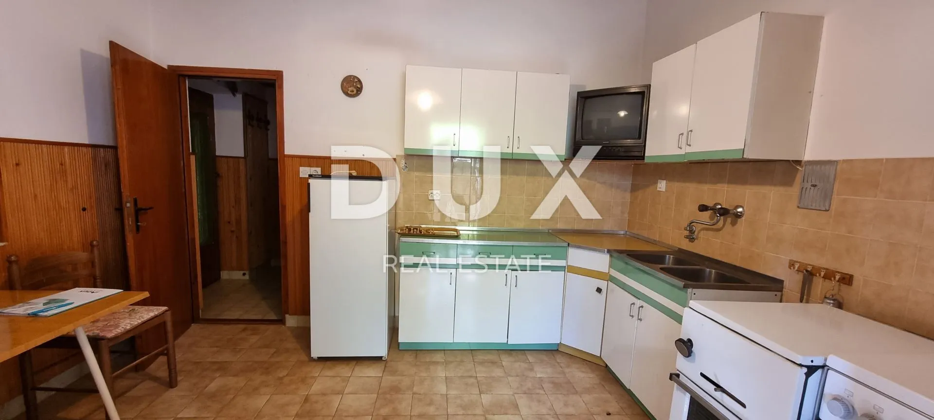 senj - kuća sa prostranom okućnicom - slika 6
