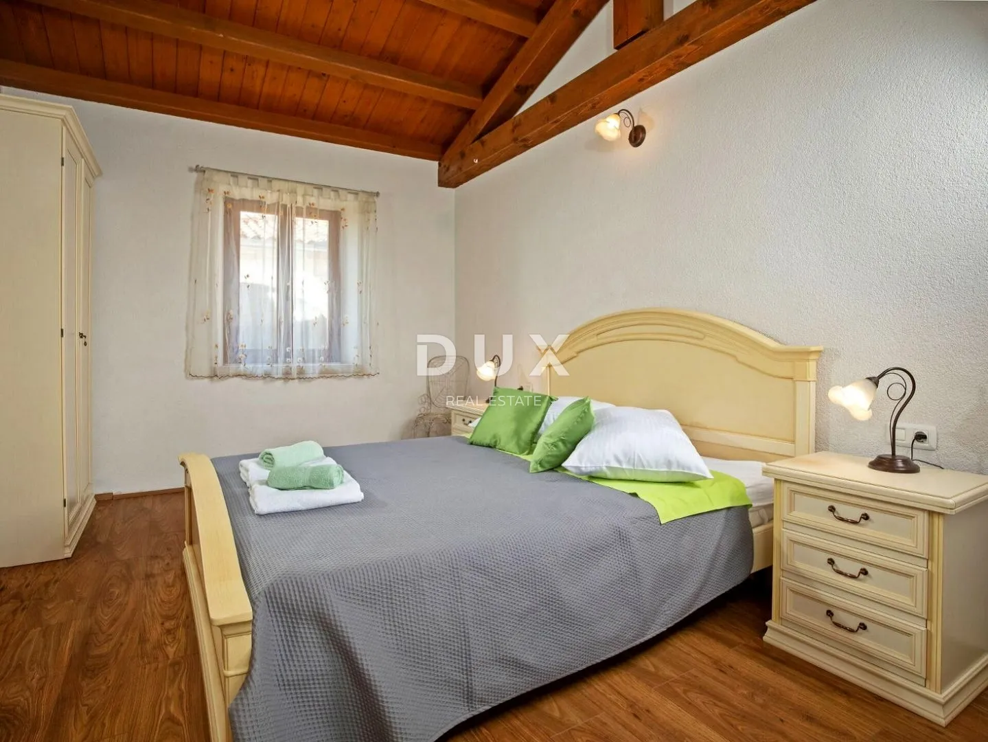 istra, tinjan - kamena autohtona vila - slika 69