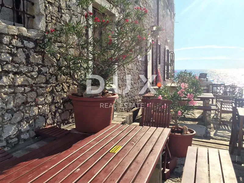 istra, rovinj - 1ss+db stan smješten prvi red do mora s privatnom plažom - slika 15