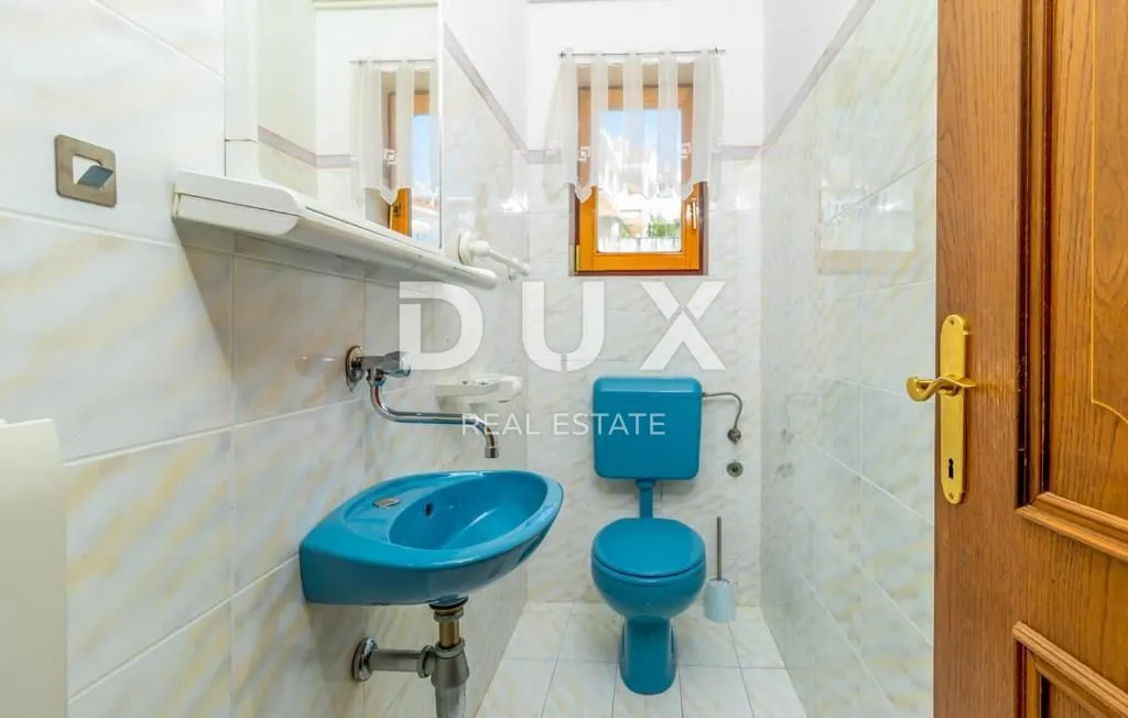 crikvenica - kuća s više apartmana i pogledom na more - slika 20