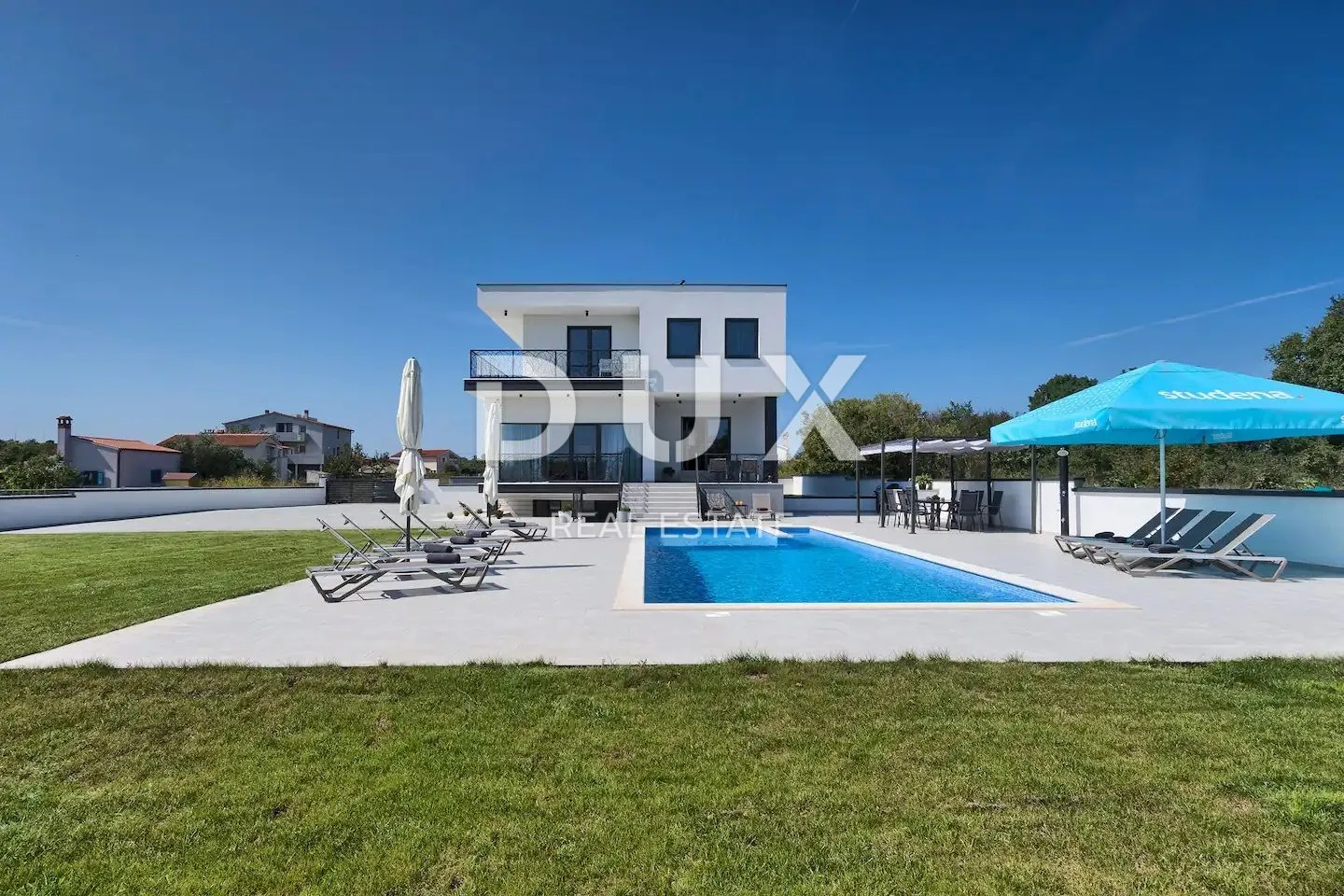 istra, štinjan - luksuzna villa s bazenom - slika 2