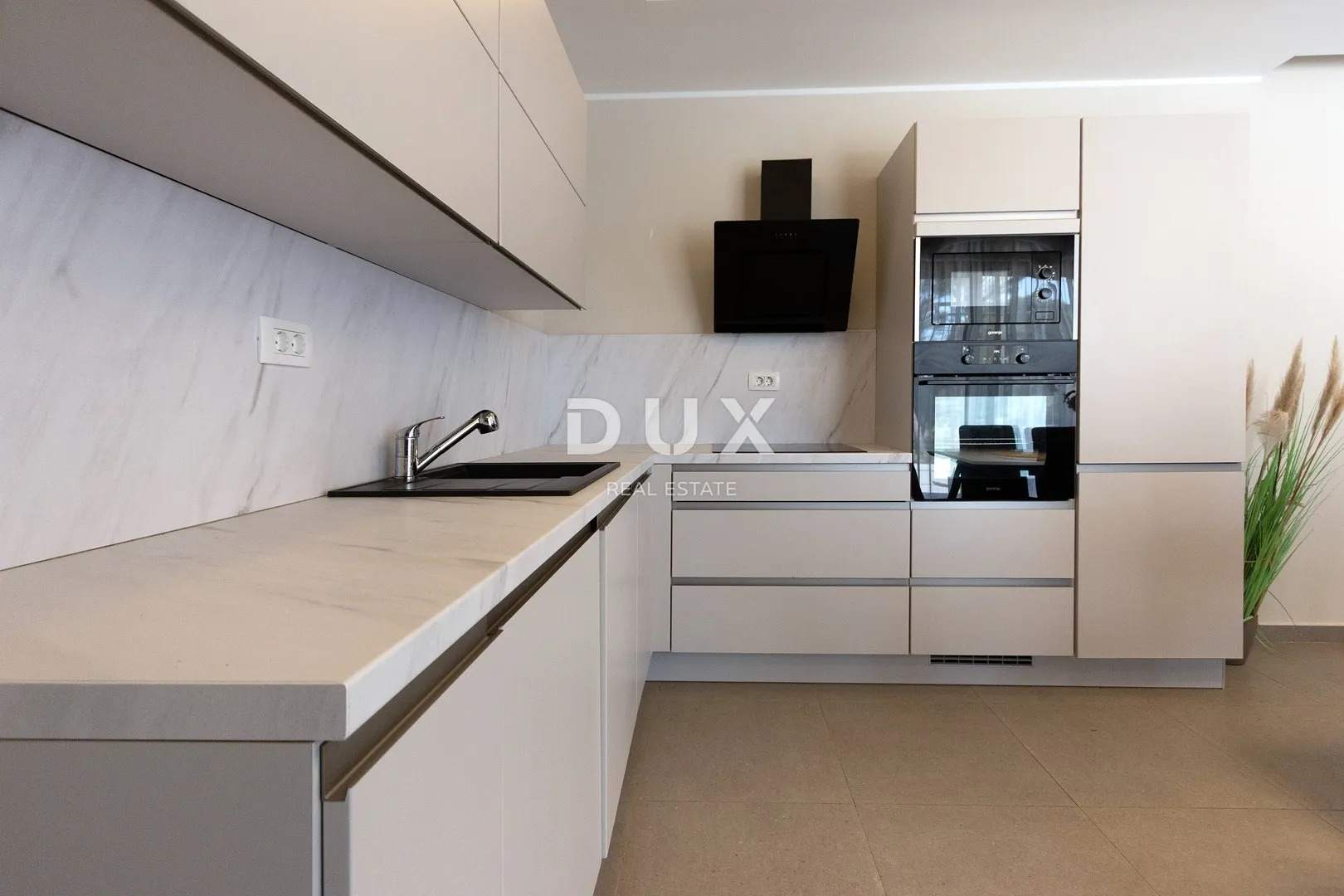 istra, rovinj, kuća s 4ss+db, 160 m², okućnica, 400m od mora - slika 12