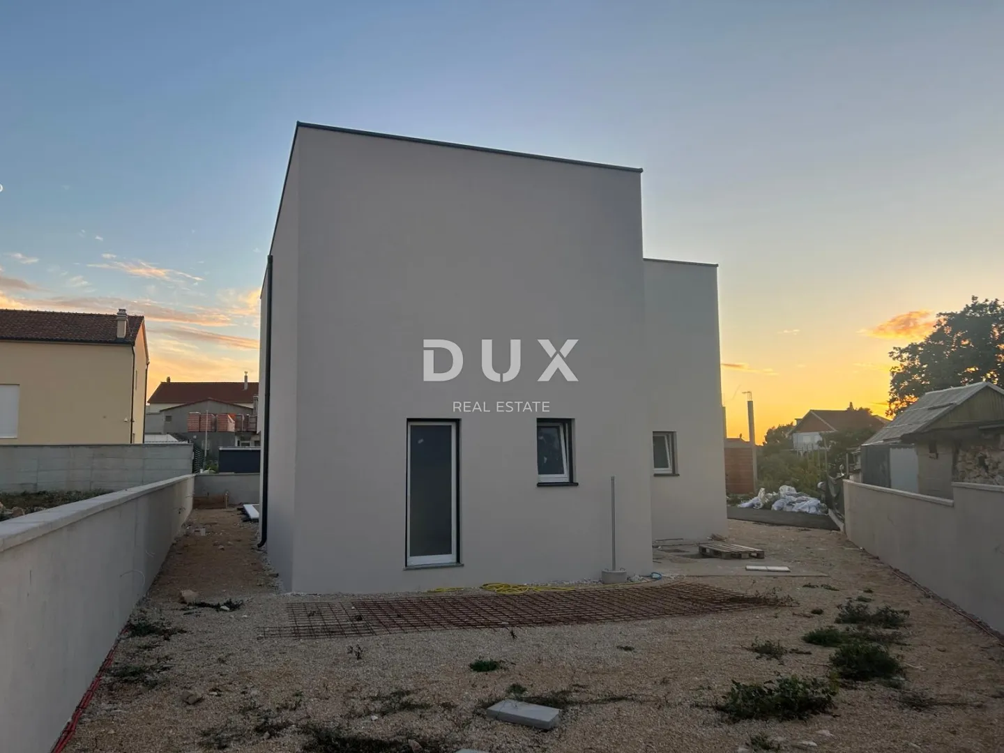 šibenik, pirovac - moderan duplex s bazenom u novogradnji - slika 4
