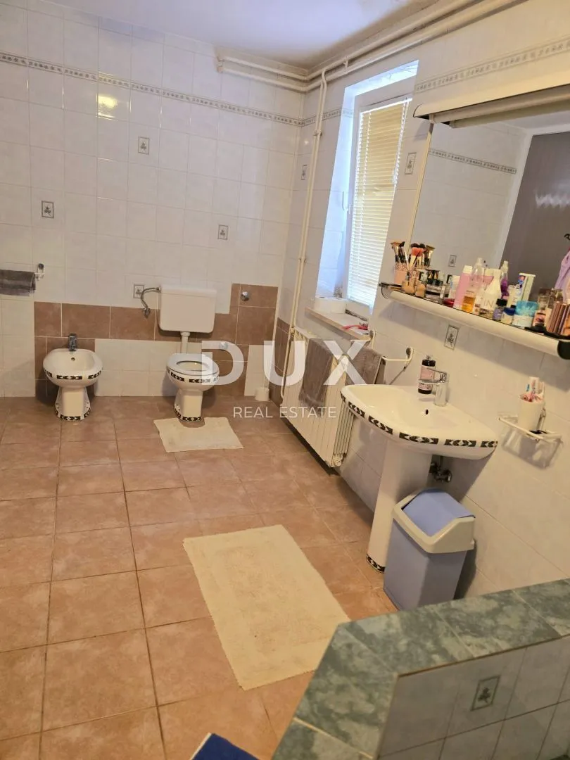mali lošinj - trosobni stan sa terasom i pogledom na more - slika 10