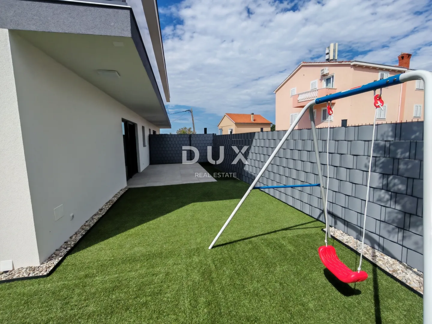 zadar, vrsi - vrhunska dvojna kuća s pogledom na more i okućnicom! b - slika 7