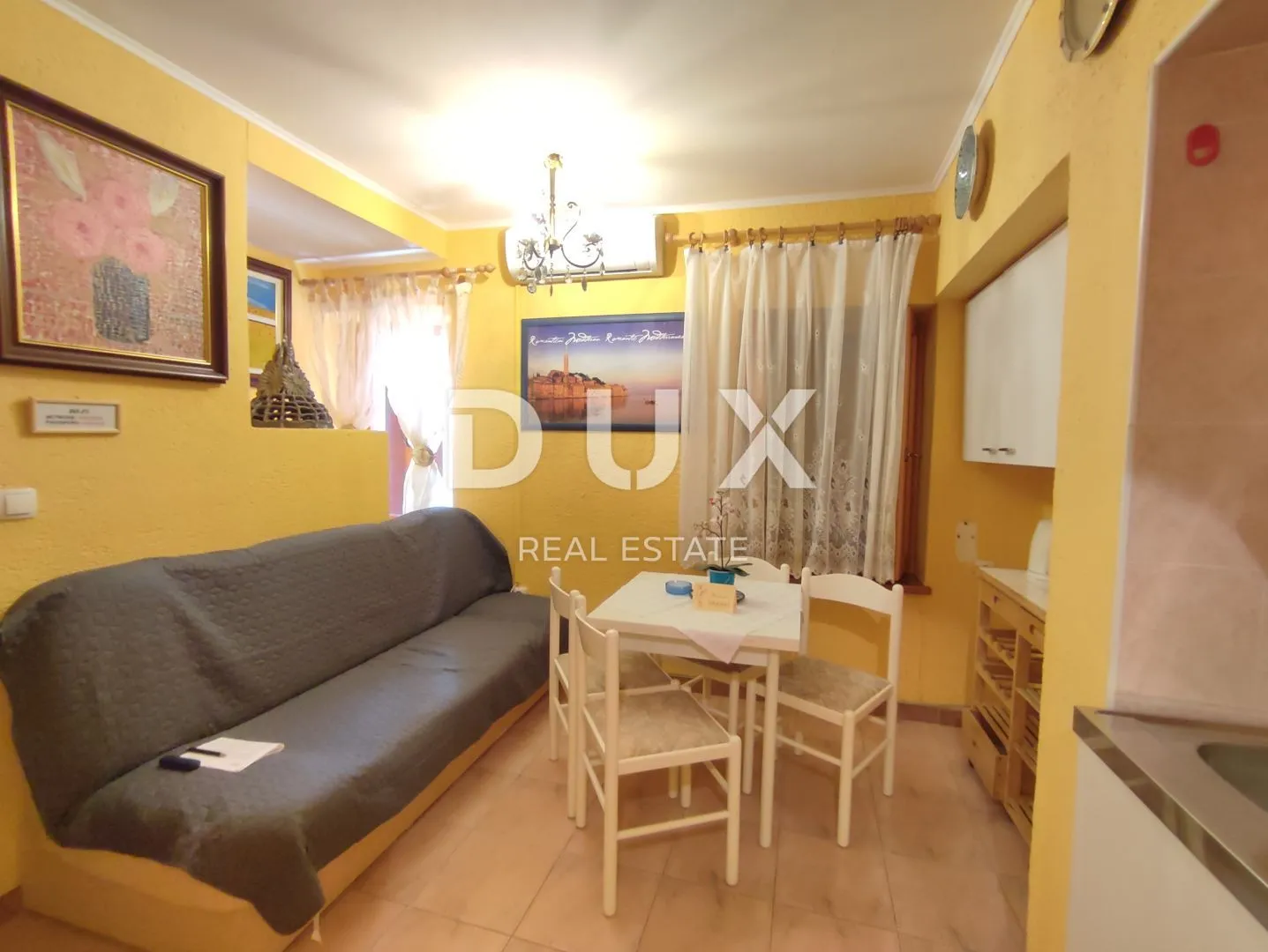 istra, rovinj - renovirana starina u samom centru grada - slika 13