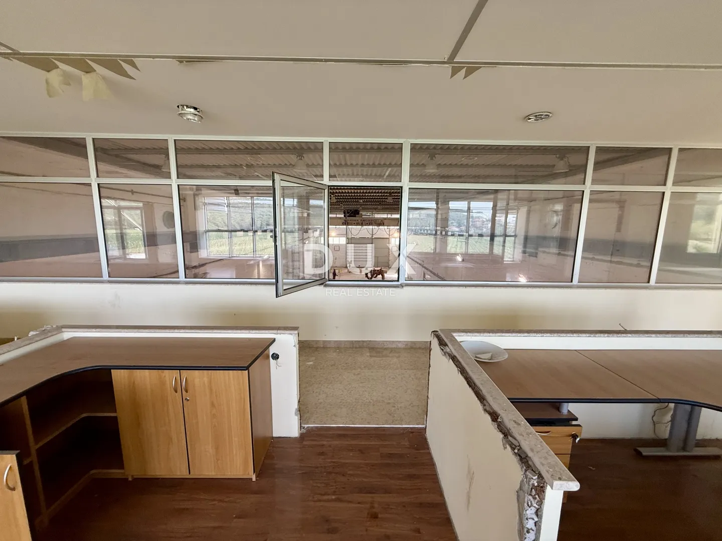 kvarner, novi vinodolski, poslovna zgrada 3.776 m2, okućnica 9362 m2 - slika 31