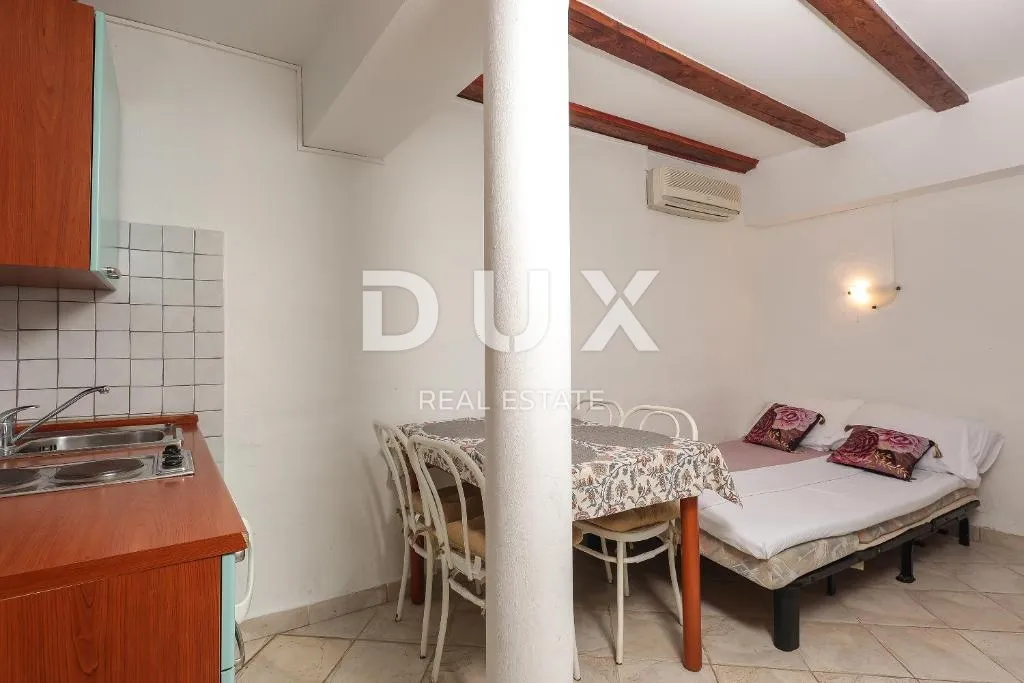 otok krk, grad krk - kuća u centru sa 7 apartmana - slika 7