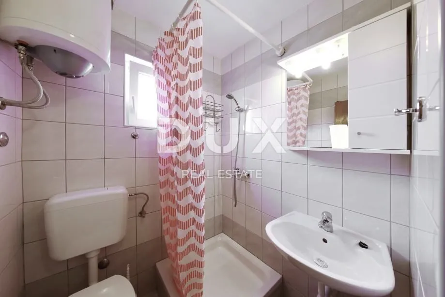 pirovac - apartmanska kuća - slika 20