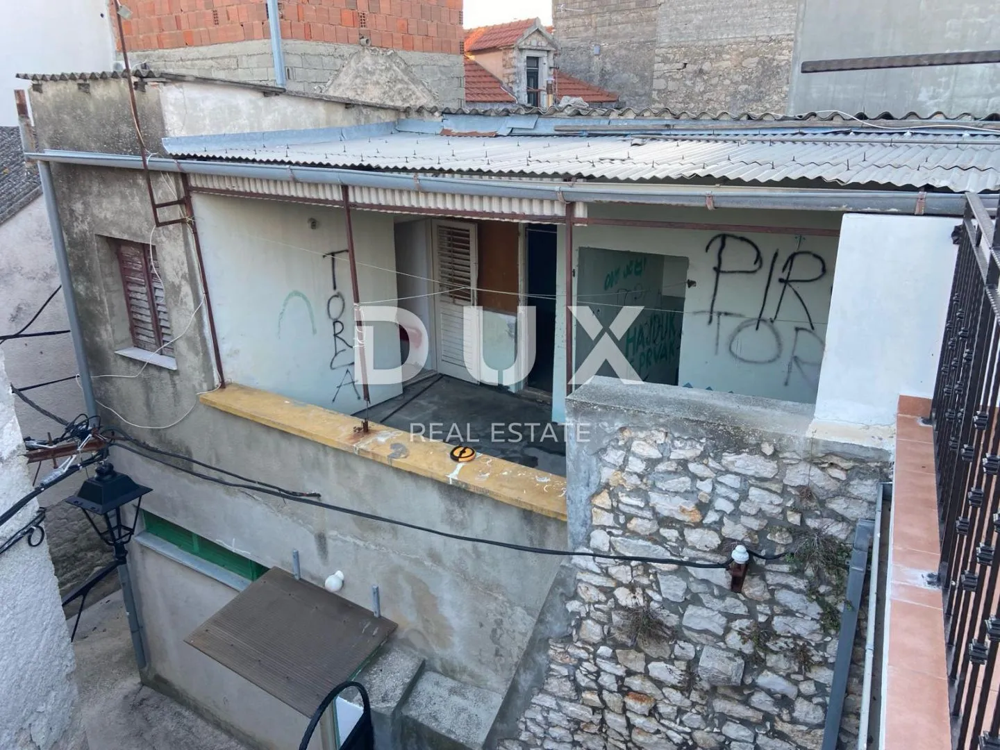 šibenik, pirovac - kuća uz more u povijesnoj jezgri - slika 2