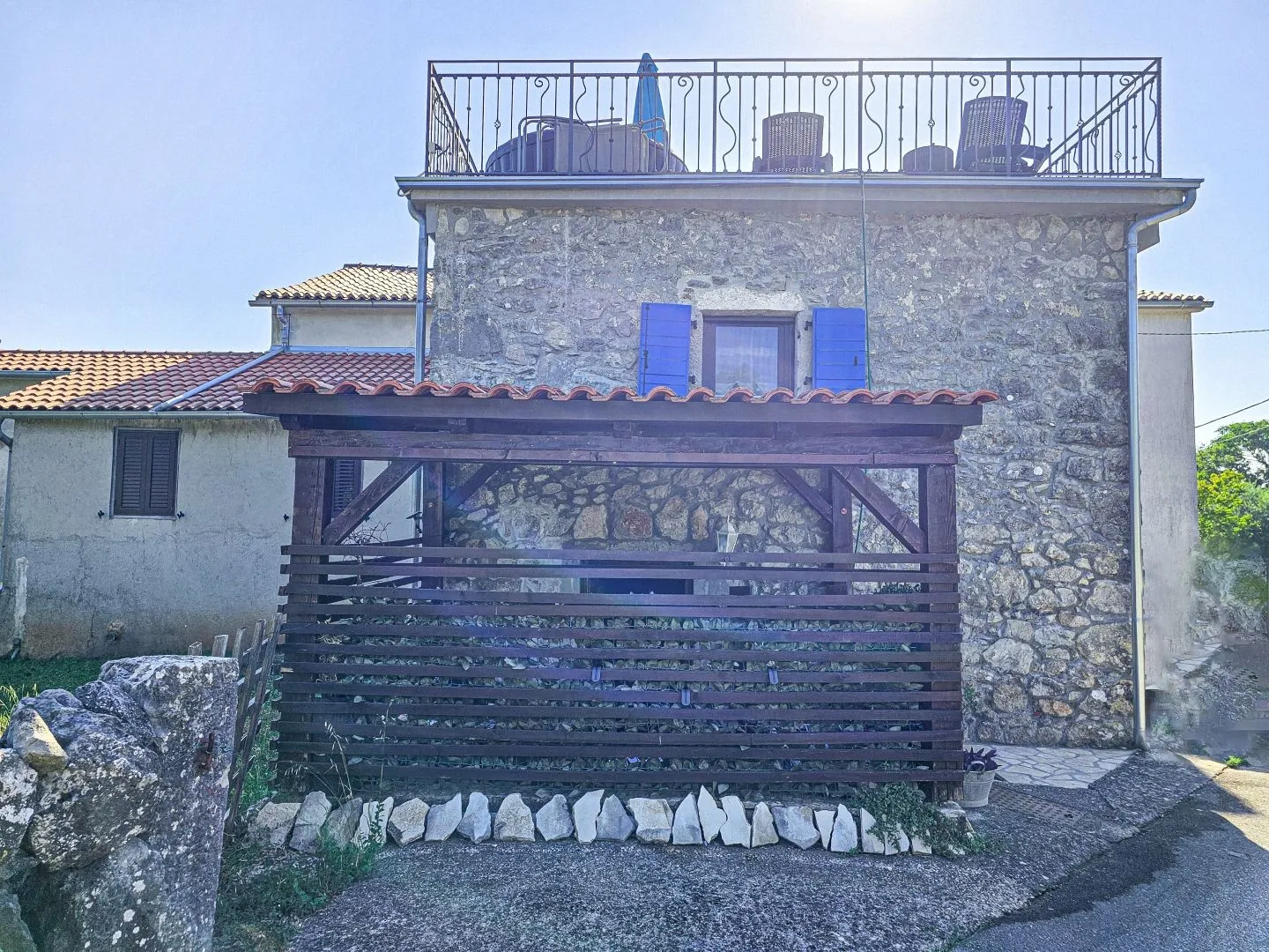 otok krk - renovirana kamena kuća, prepuna šarma i autentičnih detalja - slika 4