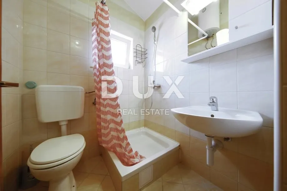 pirovac - apartmanska kuća - slika 14