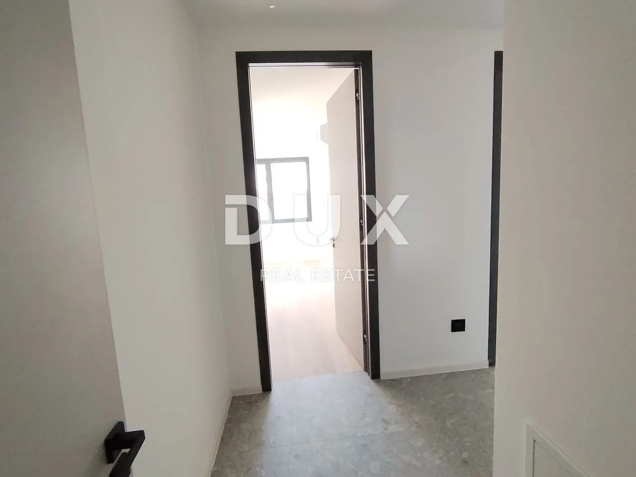 istra,pula -luksuzni smart home stan u centru 130m2! - slika 14