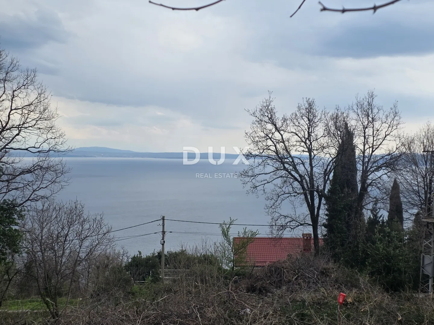 OPATIJA, VEPRINAC - Građevinsko zemljište 725m2 s građevinskom dozvolom i pogledom na more - Veprinac, Opatija