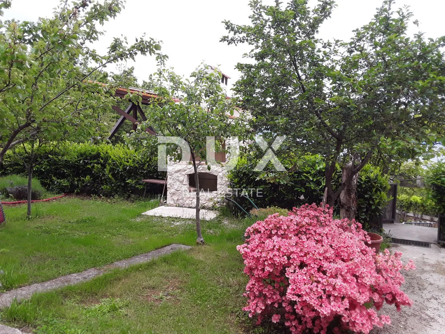 lovran - turistički objekt s 8 apartmana i 1300m2 okućnice - slika 4