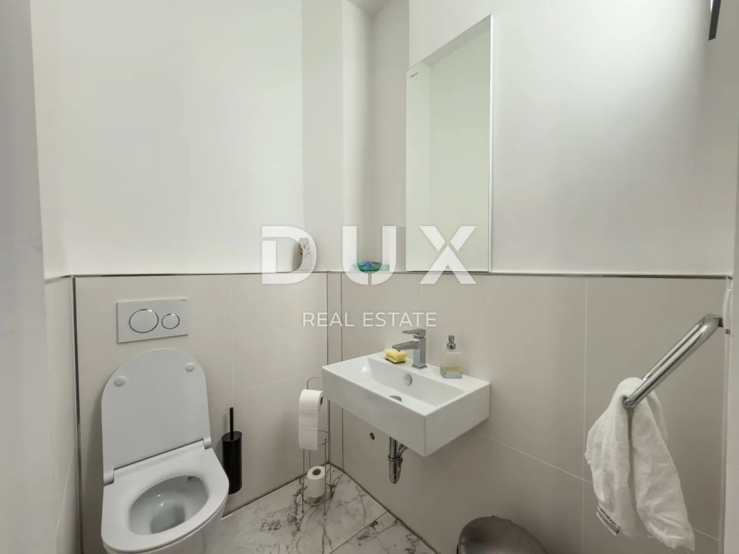 rijeka, centar – elegantni stan na prestižnoj lokaciji - slika 32