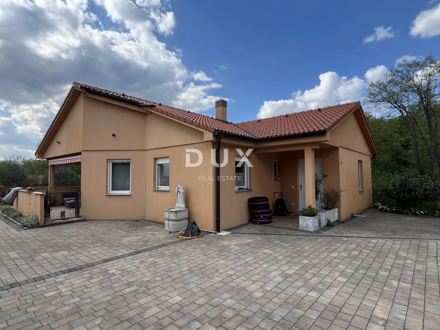 VIŠKOVO - novija gradnja u mirnom okruženju