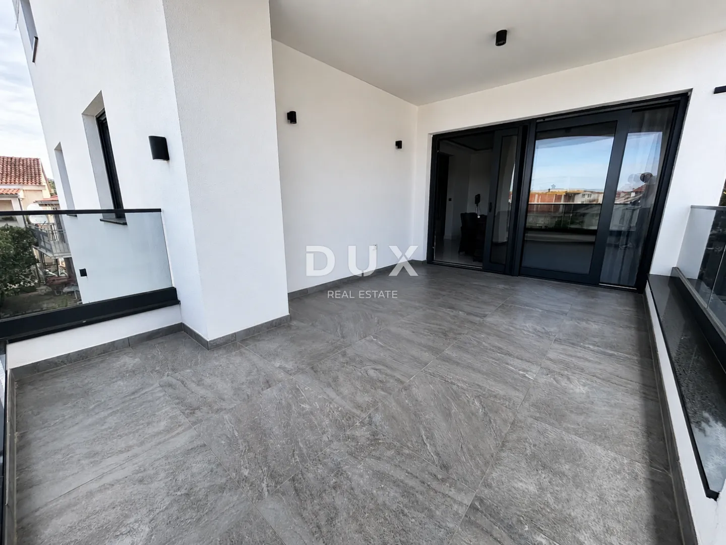 vodice, srima – dvosoban stan s terasom i studio apartman, 50m od mora i plaže - slika 11