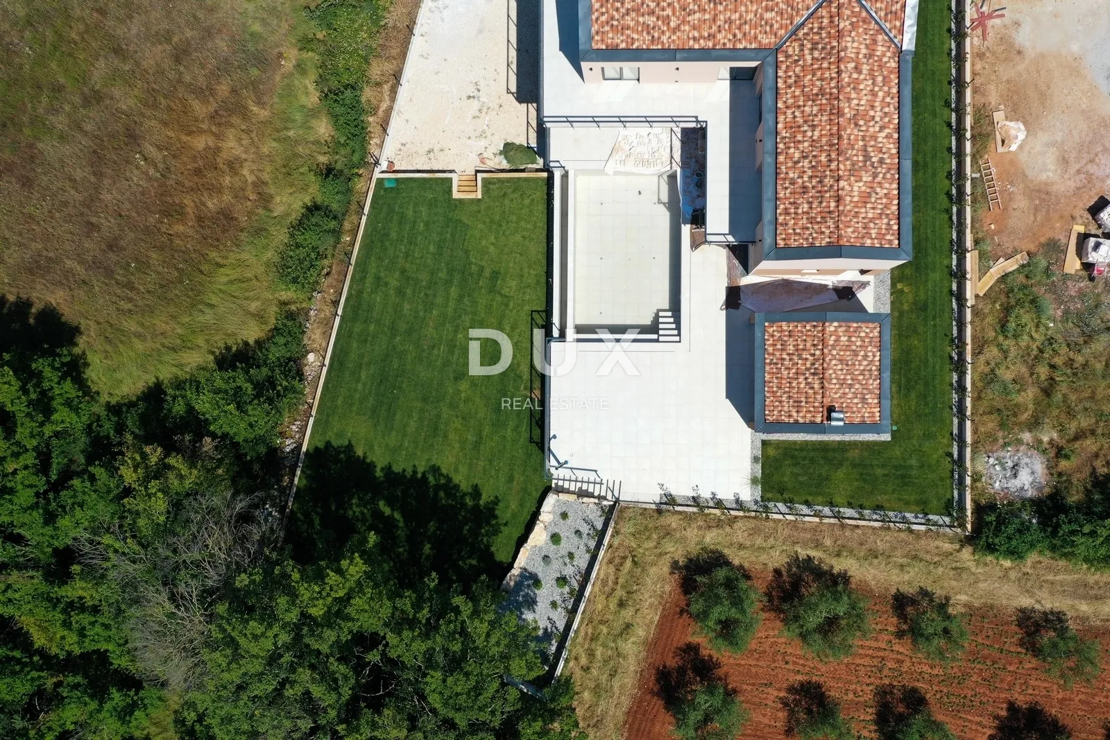 istra, višnjan - kuća s bazenom na rubu naselja - slika 6