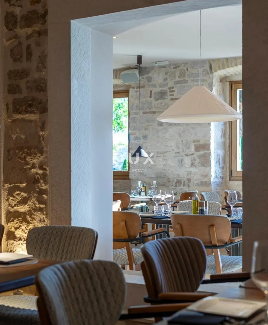 šibenik, centar, vrhunski uhodani restaurant, prvi red do mora. - slika 6