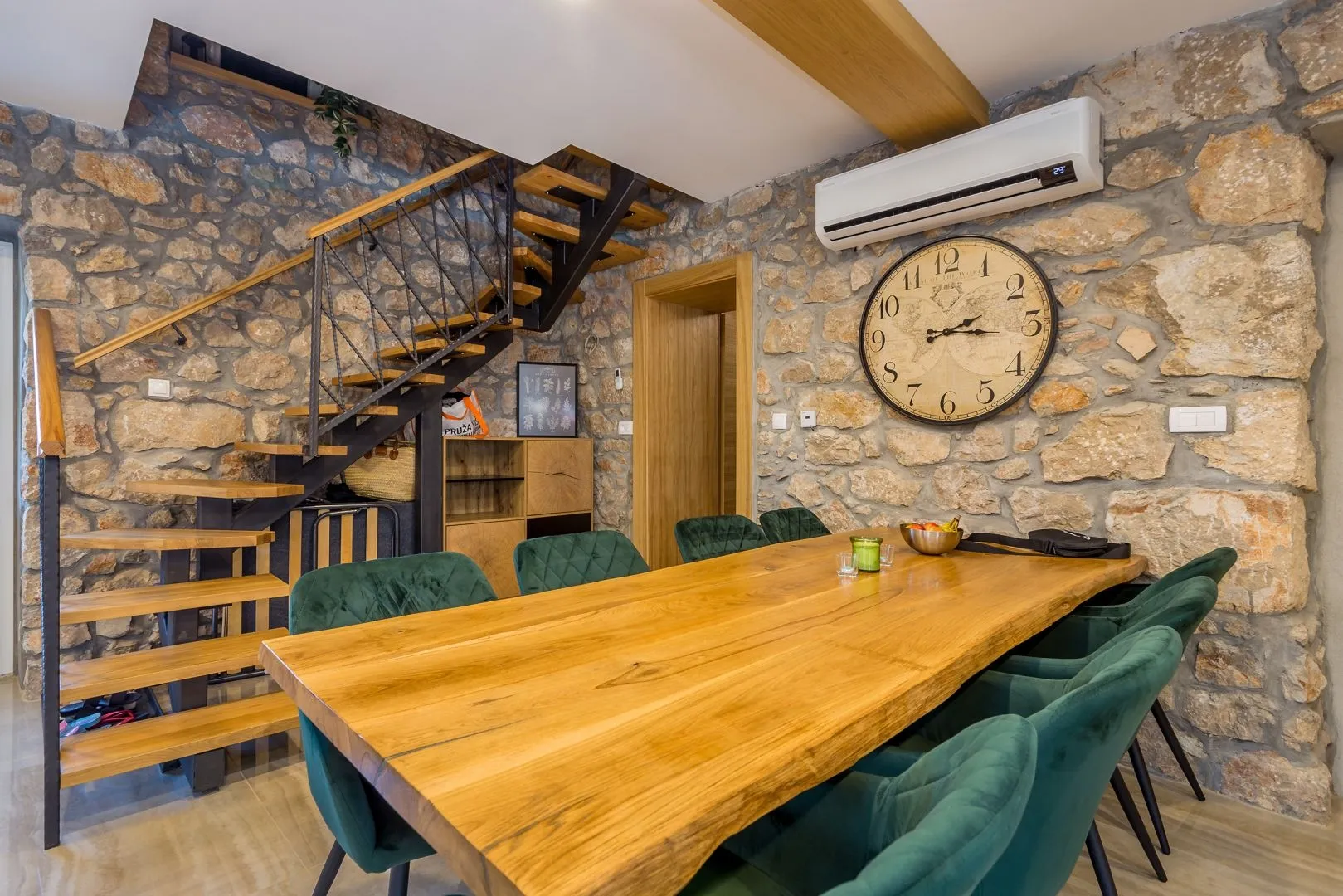 otok krk, okolica dobrinja - dvojna kamena kuća s bazenom - slika 5