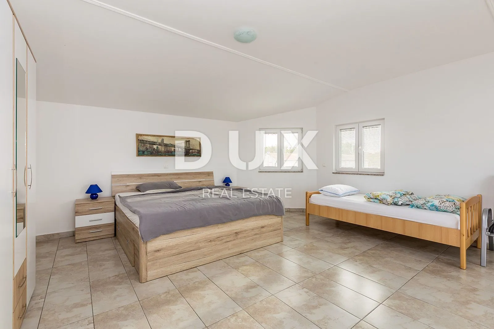 otok krk, malinska - vila s bazenom i pogledom na more - slika 20