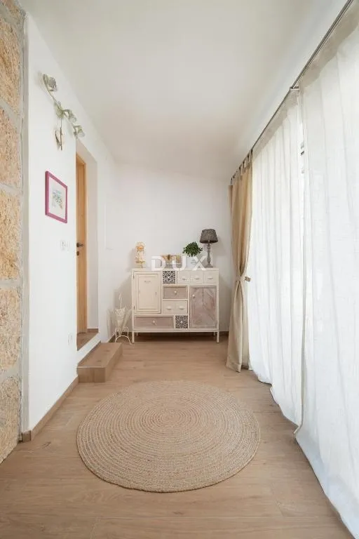 novi vinodolski, bribir - kamena vila s bazenom - slika 12