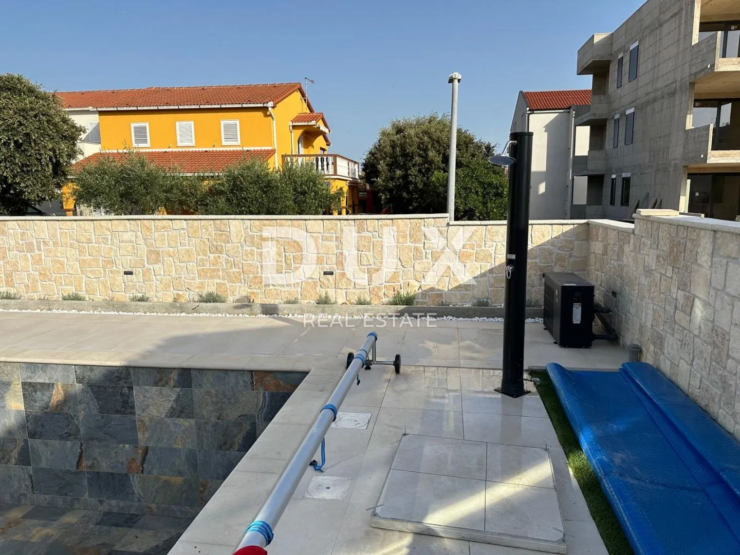 otok pag, mandre - ekskluzivna dvojna kuća s bazenom. - slika 22