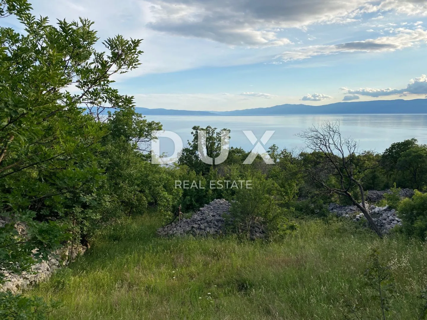 RIJEKA, KOSTRENA - zemljište 2.106 m2 s pogledom na more - samo 230 metara od mora! PRILIKA! - Rožmanići, Kostrena